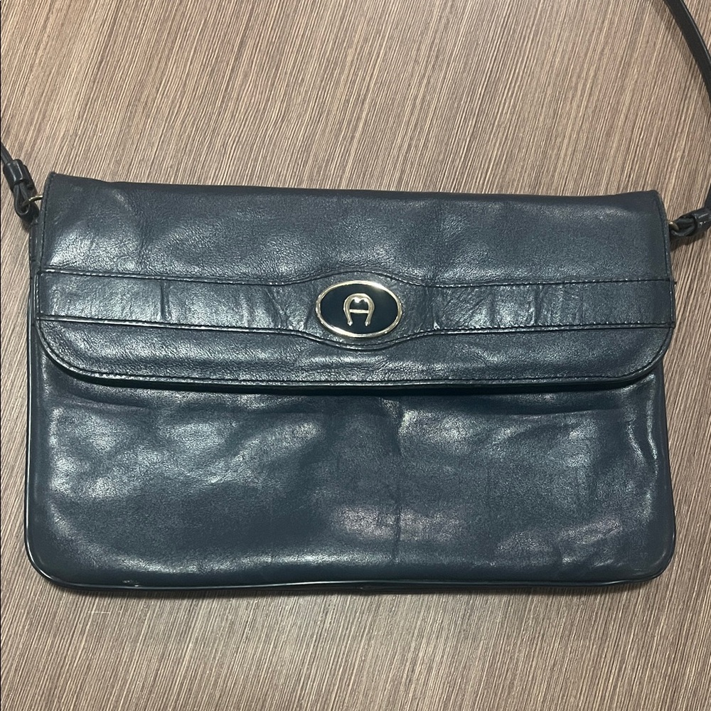 Vintage Etienne Aigner Leather Crossbody Clutch w/ strap in Dark Navy